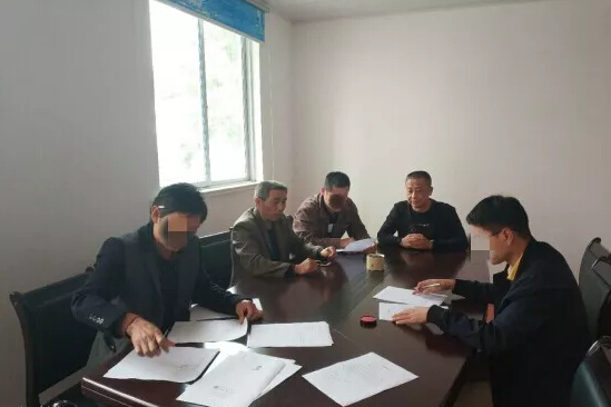 圖為地磅計(jì)量糾紛調(diào)解現(xiàn)場(chǎng)